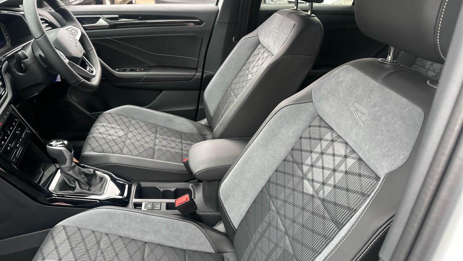 Used Volkswagen T-Roc 2025 for sale - 76253877: Photo 23