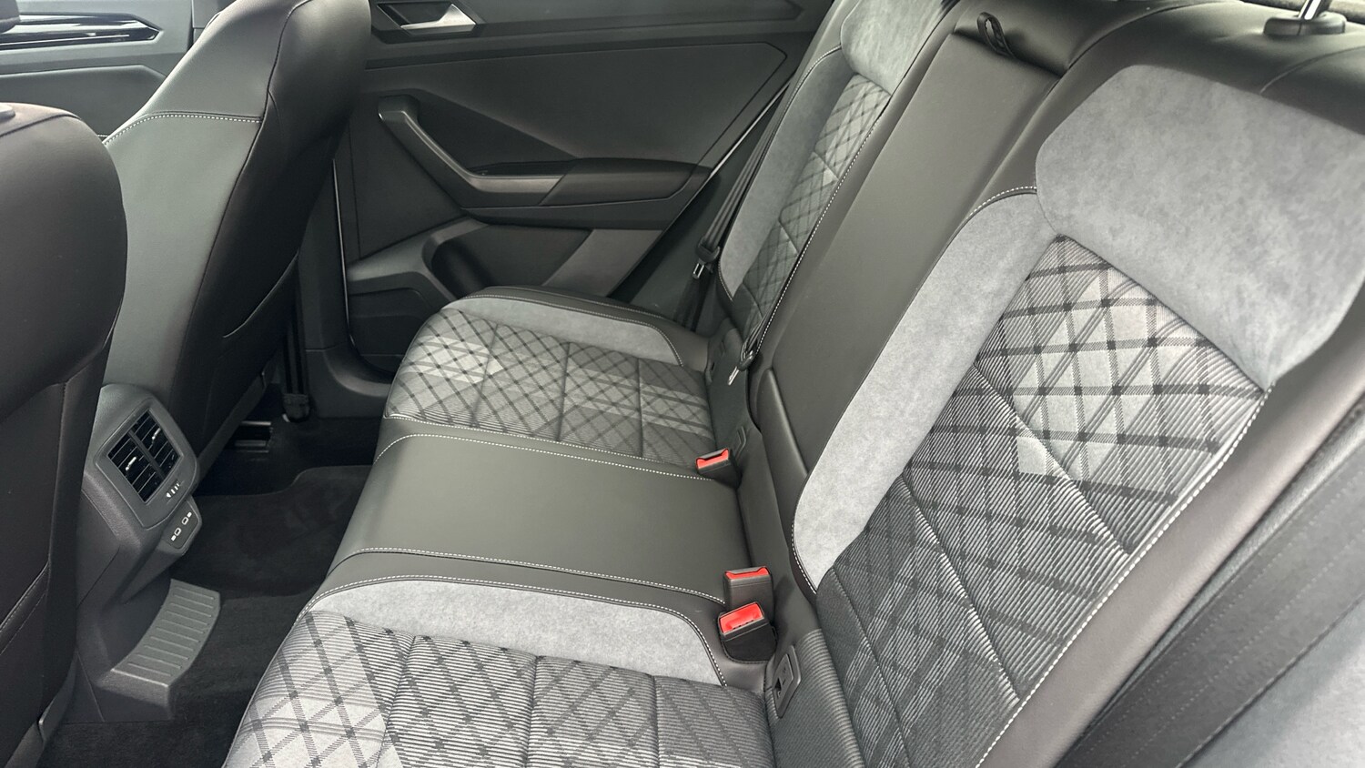 Used Volkswagen T-Roc 2025 for sale - 76253877: Photo 25