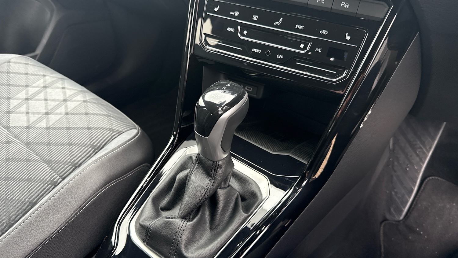 Used Volkswagen T-Roc 2025 for sale - 76968701: Photo 14