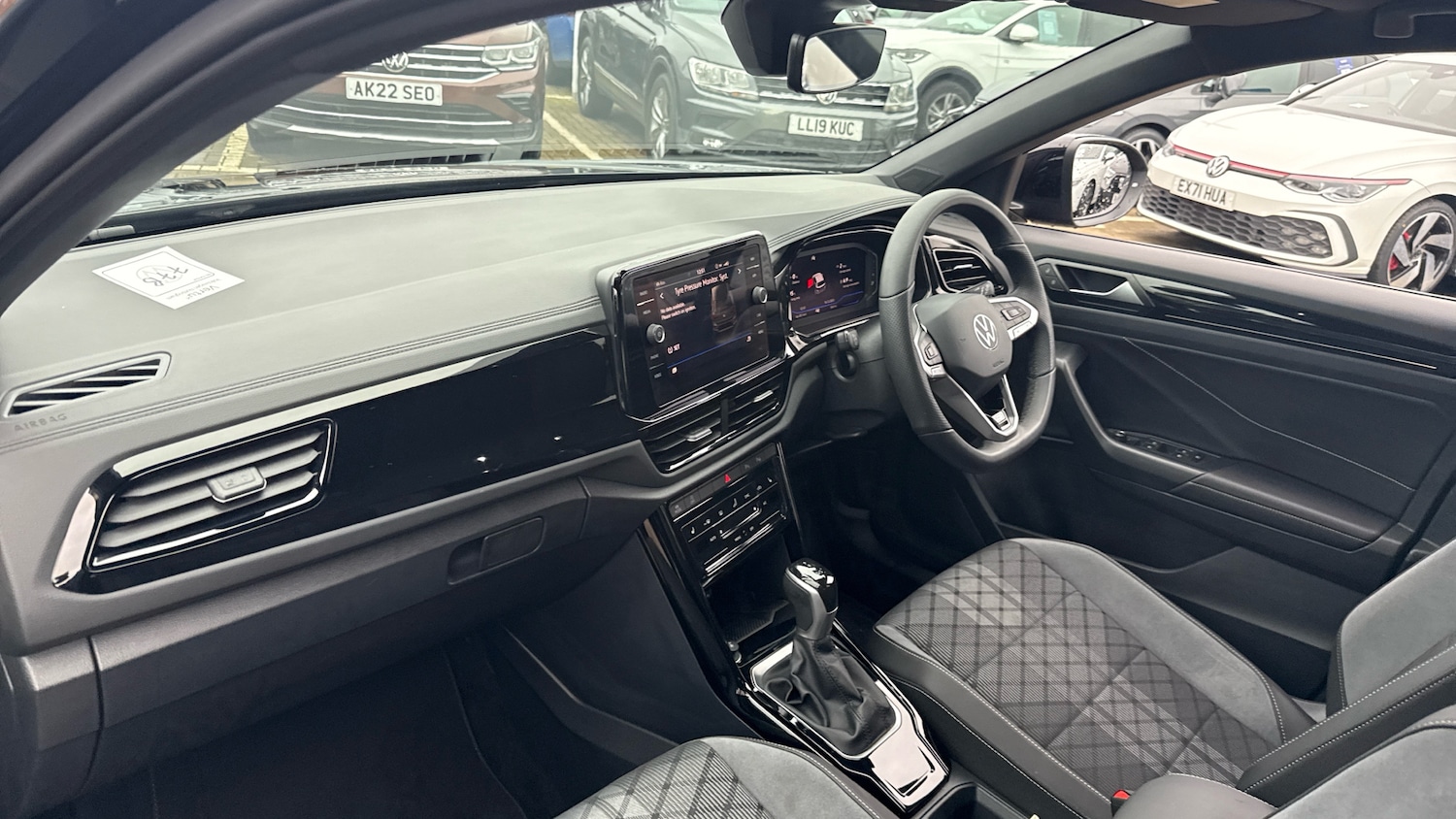 Used Volkswagen T-Roc 2025 for sale - 76968701: Photo 2