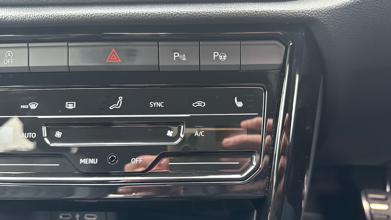 Used Volkswagen T-Roc 2025 for sale - 76968701: Photo 30