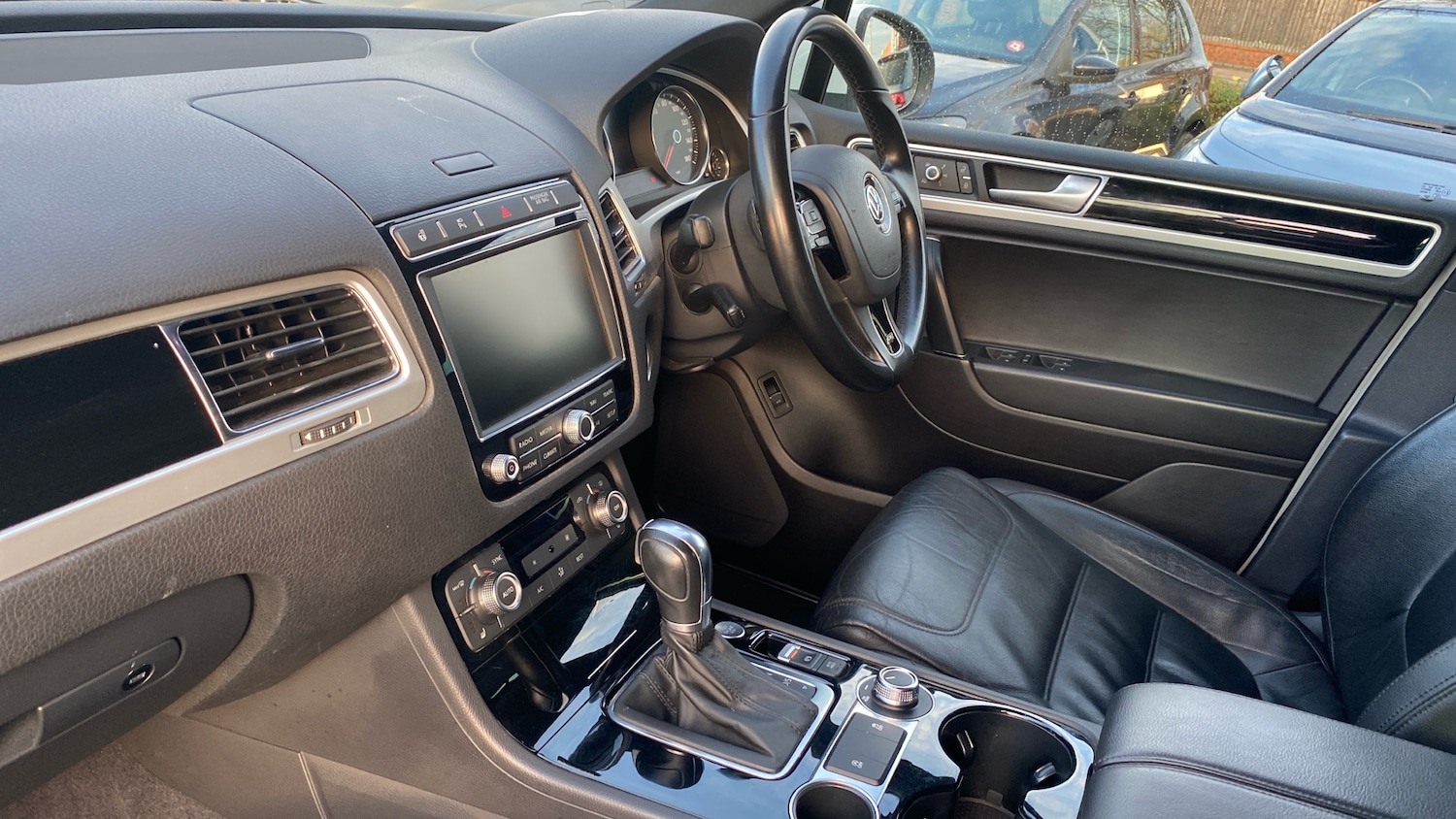 Used Volkswagen Touareg 2017 for sale - 76983864: Photo 2