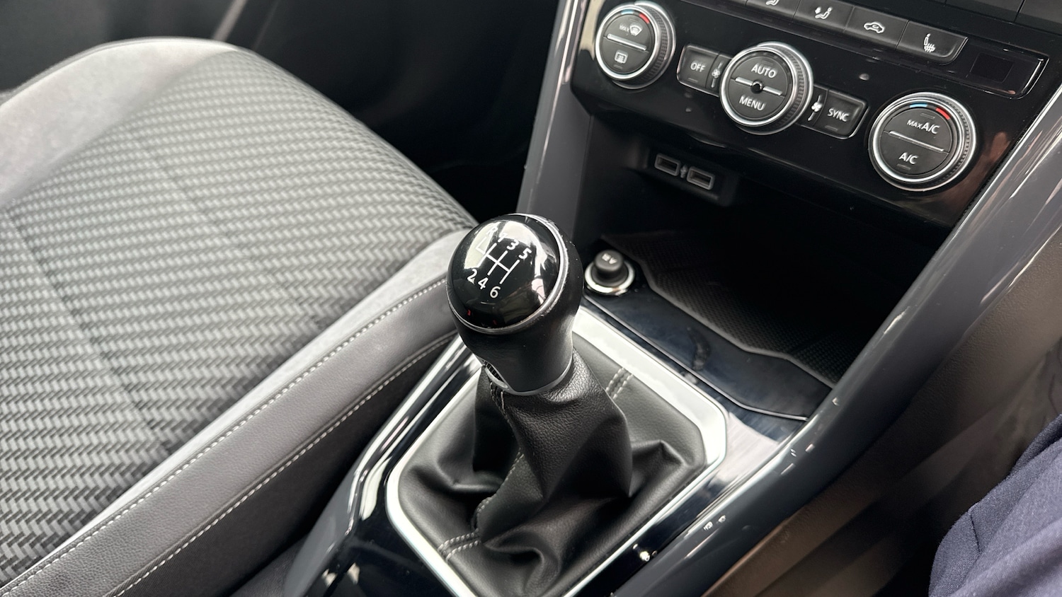 Used Volkswagen T-Roc 2019 for sale - 76542798: Photo 14