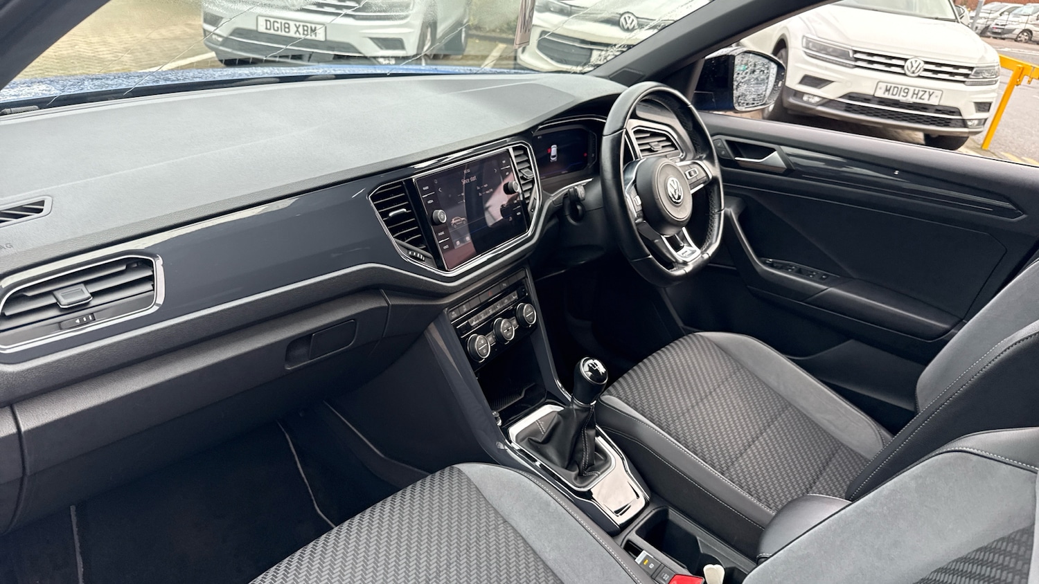 Used Volkswagen T-Roc 2019 for sale - 76542798: Photo 2