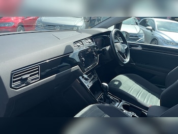 Used Volkswagen Touran 2023 for sale - 79536422: Photo
