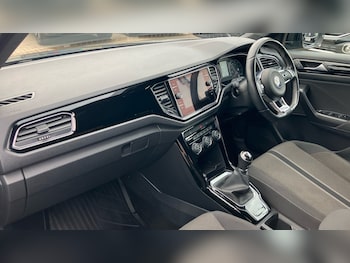 Used Volkswagen T-Roc 2021 for sale - 75750269: Photo