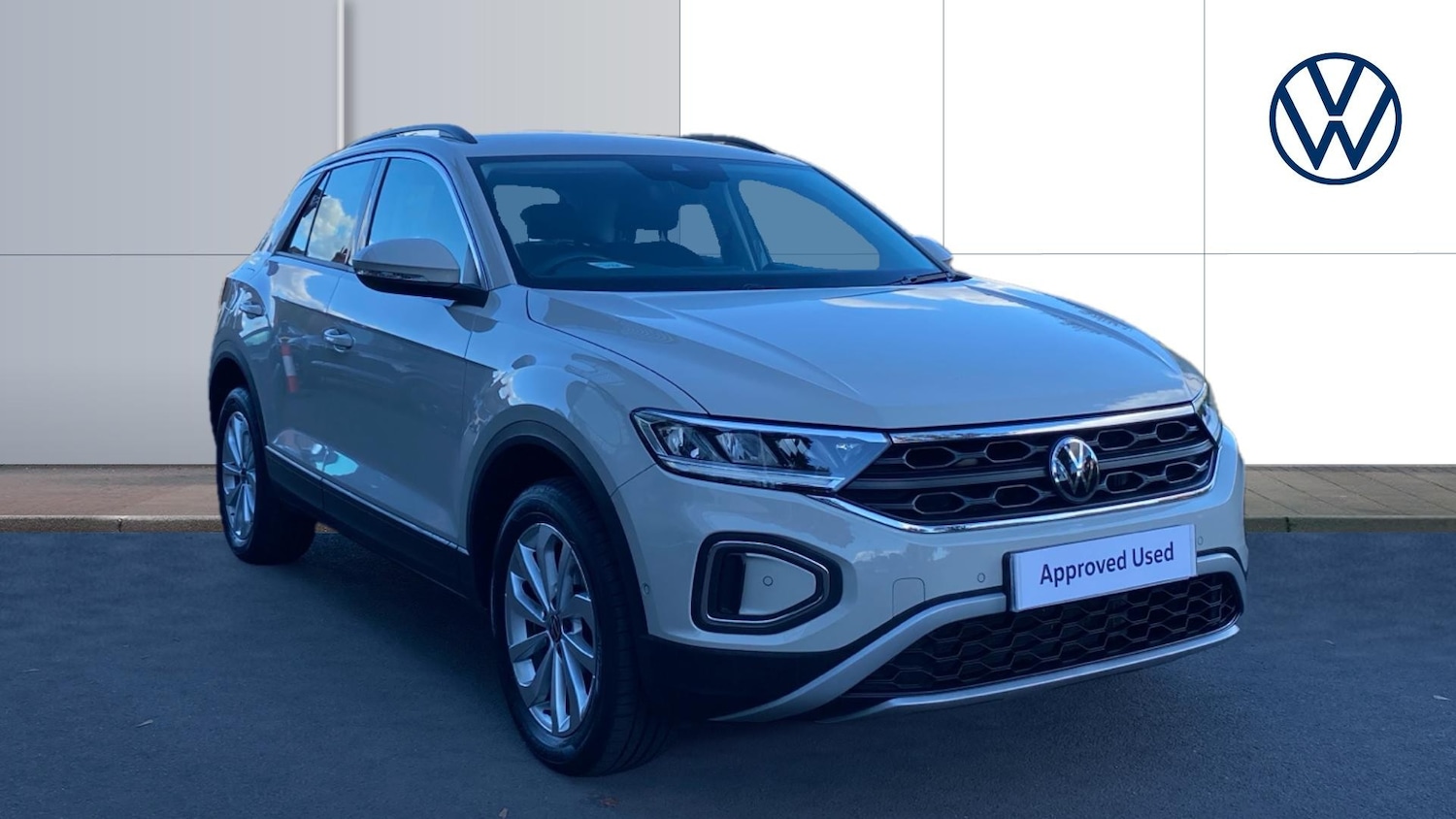 Used Volkswagen T-Roc 2023 for sale - 76146480: Photo 1
