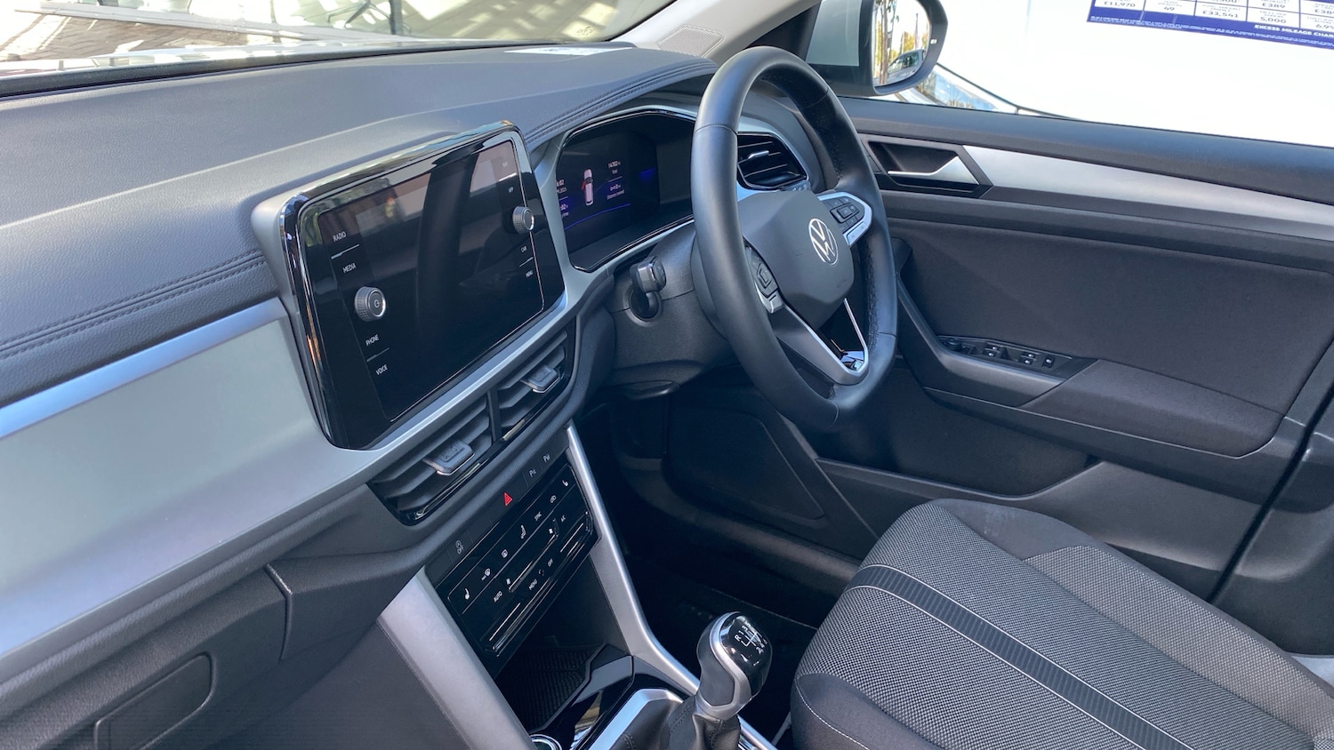 Used Volkswagen T-Roc 2023 for sale - 76146480: Photo 2