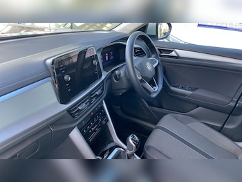 Used Volkswagen T-Roc 2023 for sale - 76146480: Photo 2