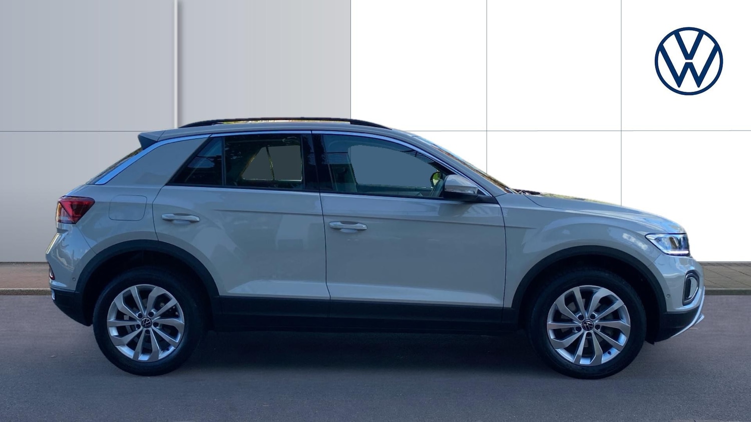 Used Volkswagen T-Roc 2023 for sale - 76146480: Photo 4