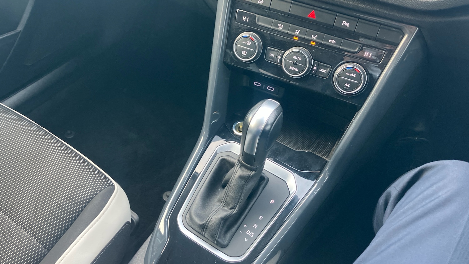 Used Volkswagen T-Roc 2021 for sale - 76693242: Photo 14