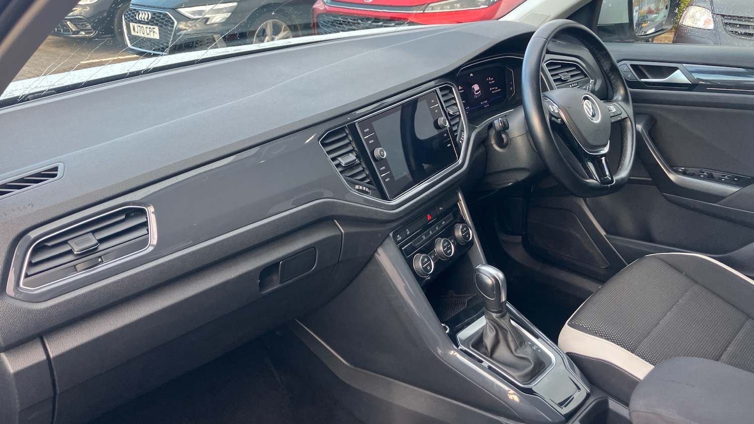 Used Volkswagen T-Roc 2021 for sale - 76693242: Photo 2