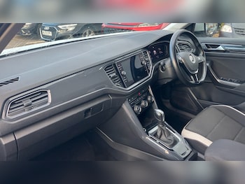 Used Volkswagen T-Roc 2021 for sale - 76693242: Photo