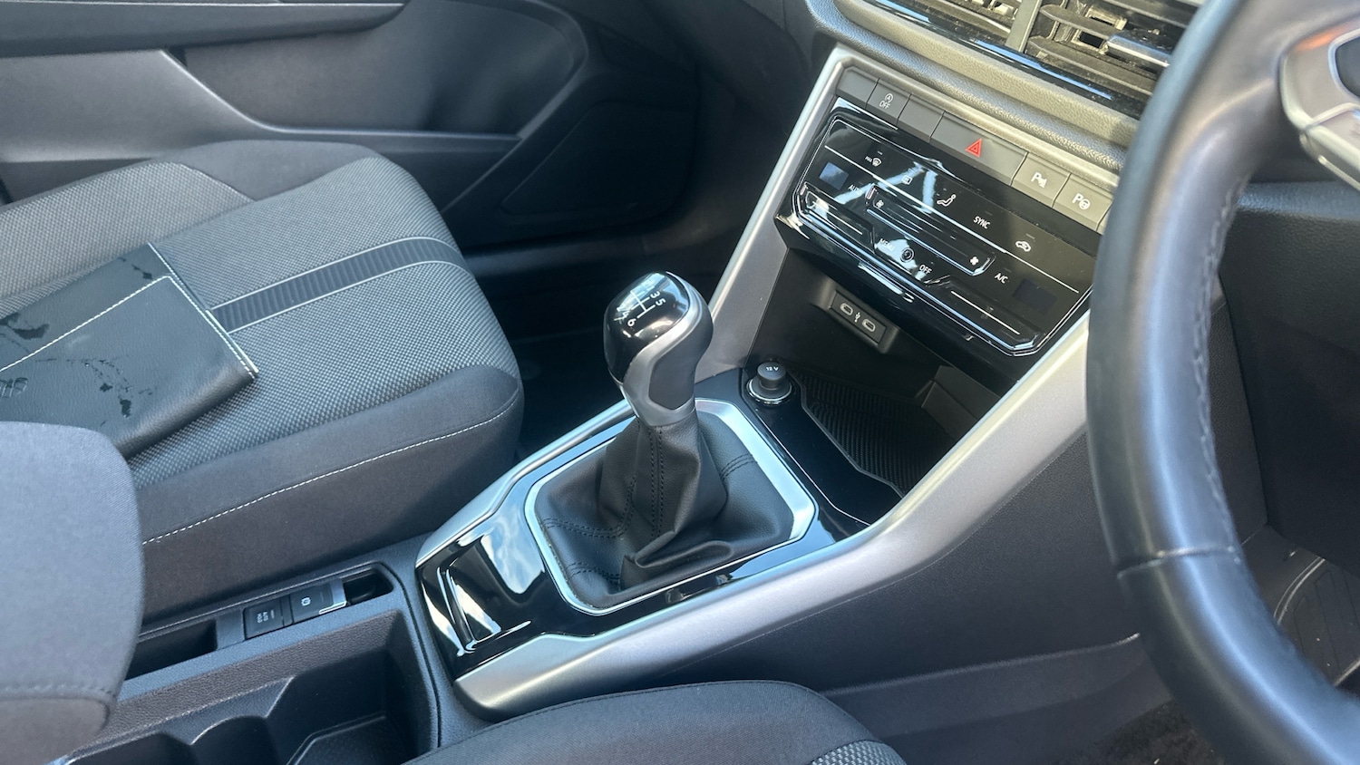 Used Volkswagen T-Roc 2023 for sale - 77148318: Photo 14