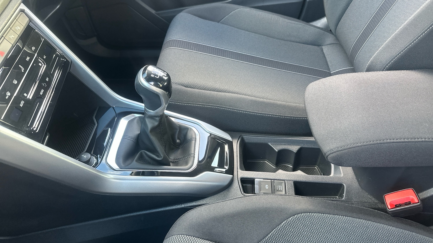 Used Volkswagen T-Roc 2023 for sale - 77148318: Photo 22