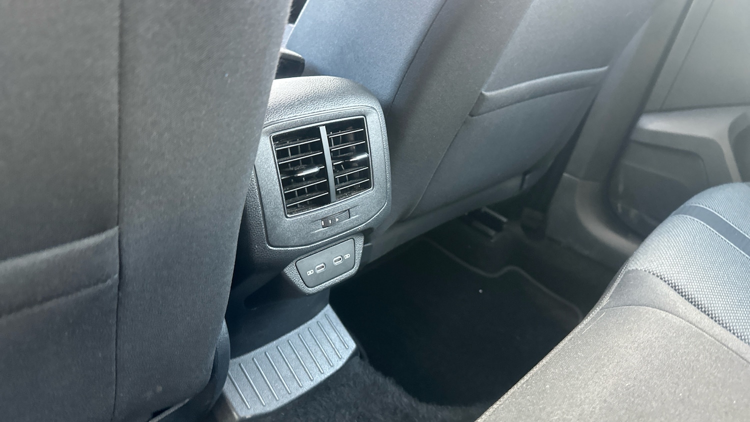 Used Volkswagen T-Roc 2023 for sale - 77148318: Photo 24