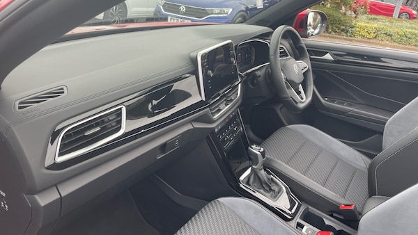Used Volkswagen T-Roc 2023 for sale - 76131131: Photo 2