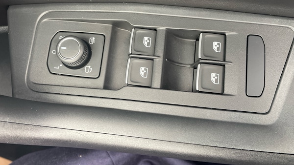 Used Volkswagen T-Roc 2023 for sale - 76131131: Photo 30