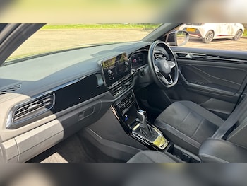 Used Volkswagen T-Roc 2023 for sale - 78313261: Photo