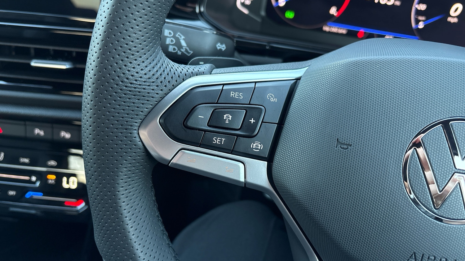 Used Volkswagen T-Roc 2025 for sale - 76968702: Photo 17