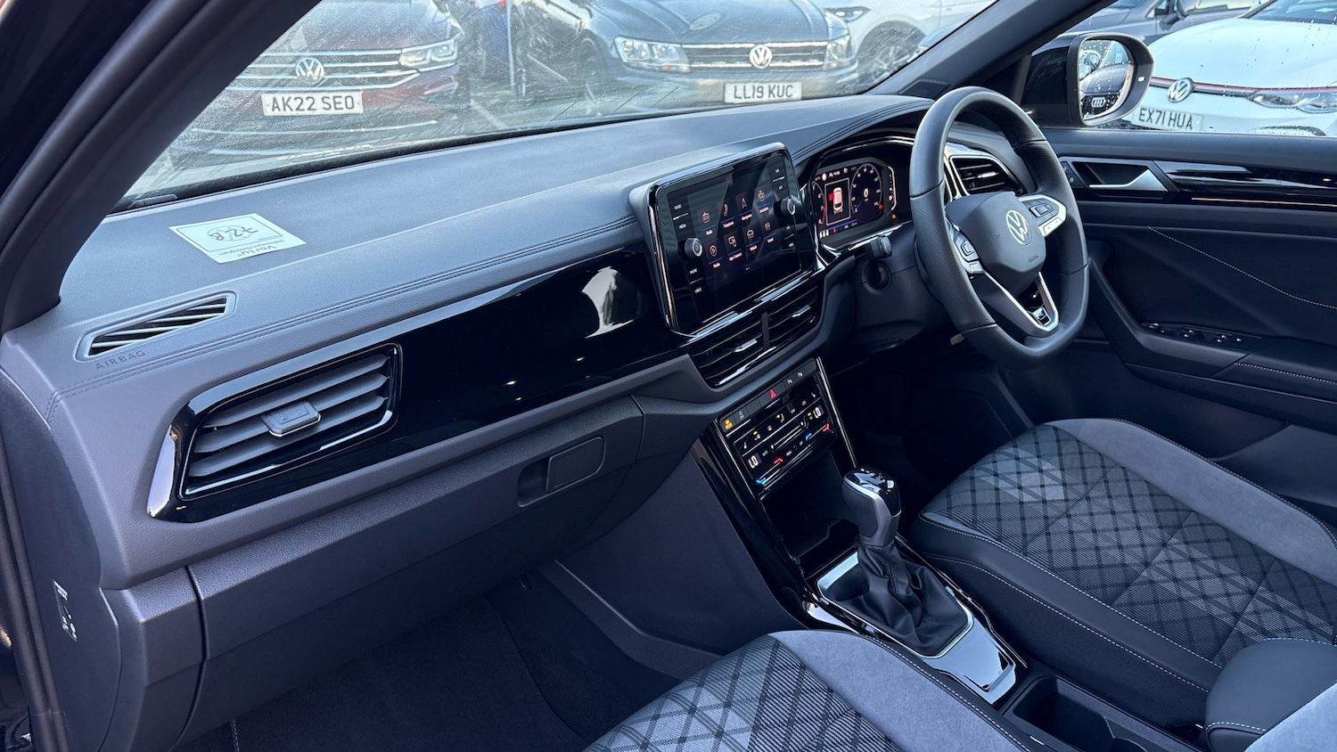 Used Volkswagen T-Roc 2025 for sale - 76968702: Photo 2