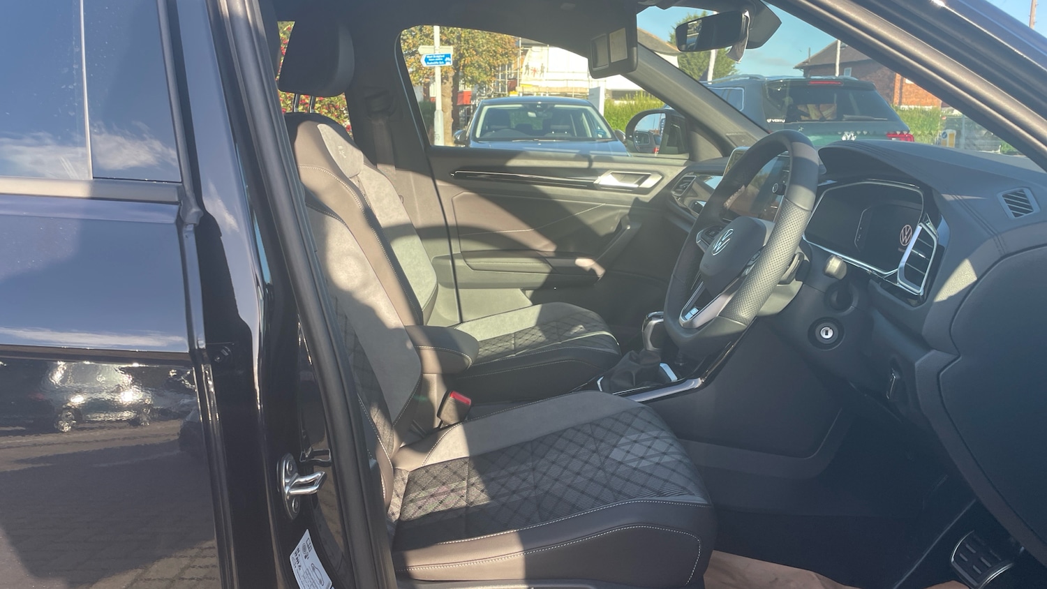 Used Volkswagen T-Roc 2025 for sale - 76063700: Photo 15