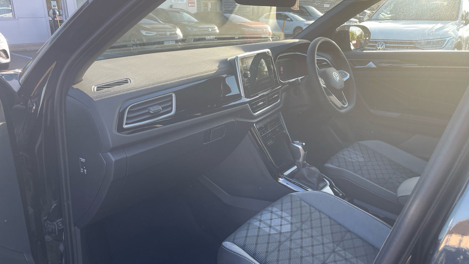 Used Volkswagen T-Roc 2025 for sale - 76063700: Photo 2