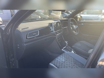 Used Volkswagen T-Roc 2025 for sale - 76063700: Photo 2