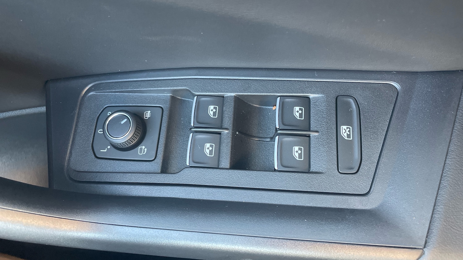 Used Volkswagen T-Roc 2025 for sale - 76063700: Photo 32