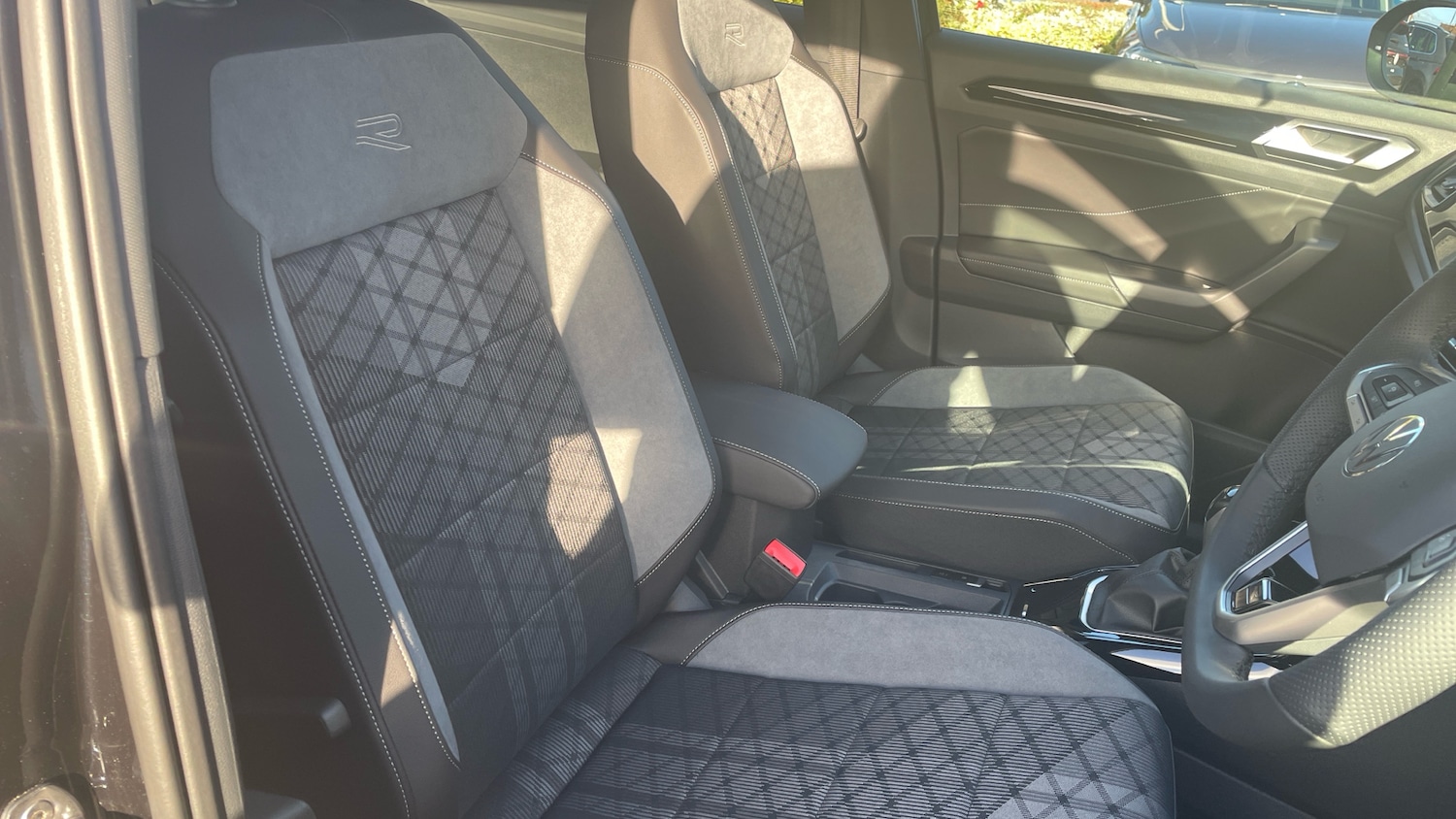 Used Volkswagen T-Roc 2025 for sale - 76063700: Photo 34