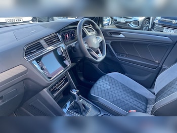 Used Volkswagen Tiguan 2024 for sale - 76131125: Photo 2