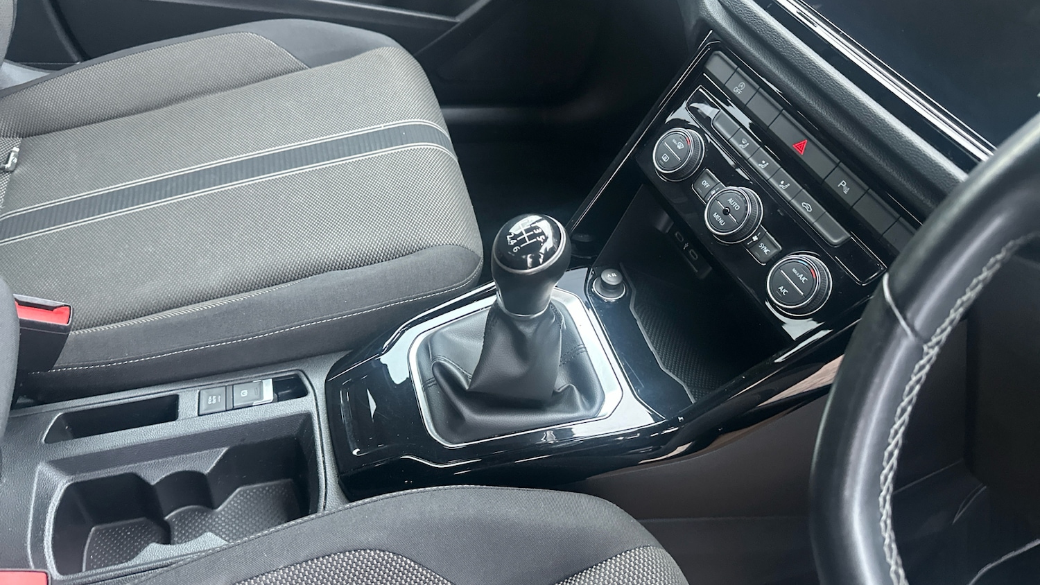 Used Volkswagen T-Roc 2021 for sale - 76384225: Photo 14