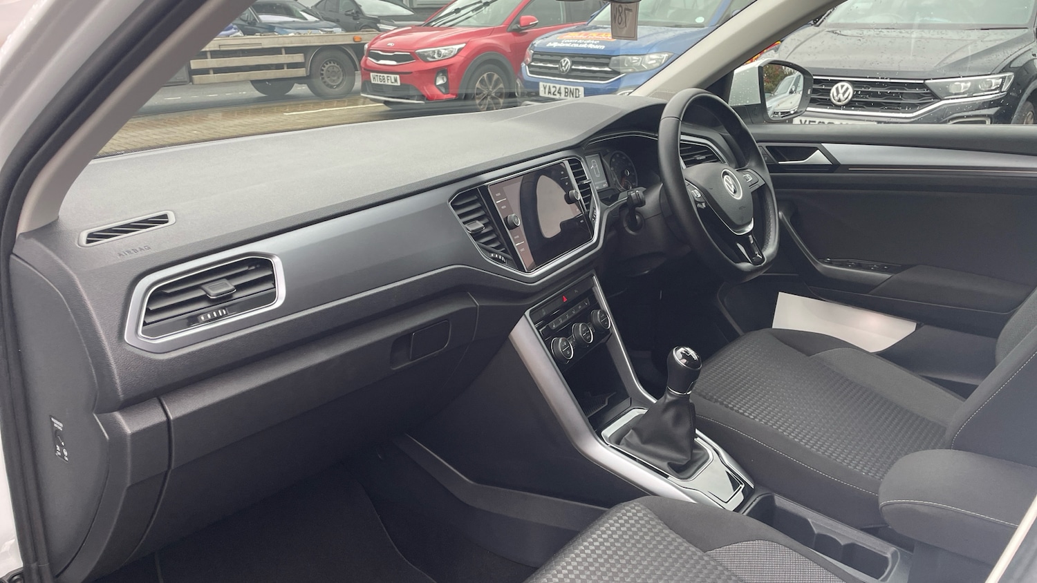 Used Volkswagen T-Roc 2022 for sale - 76545203: Photo 2