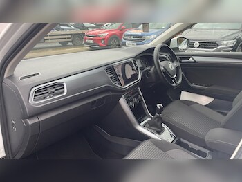 Used Volkswagen T-Roc 2022 for sale - 76545203: Photo