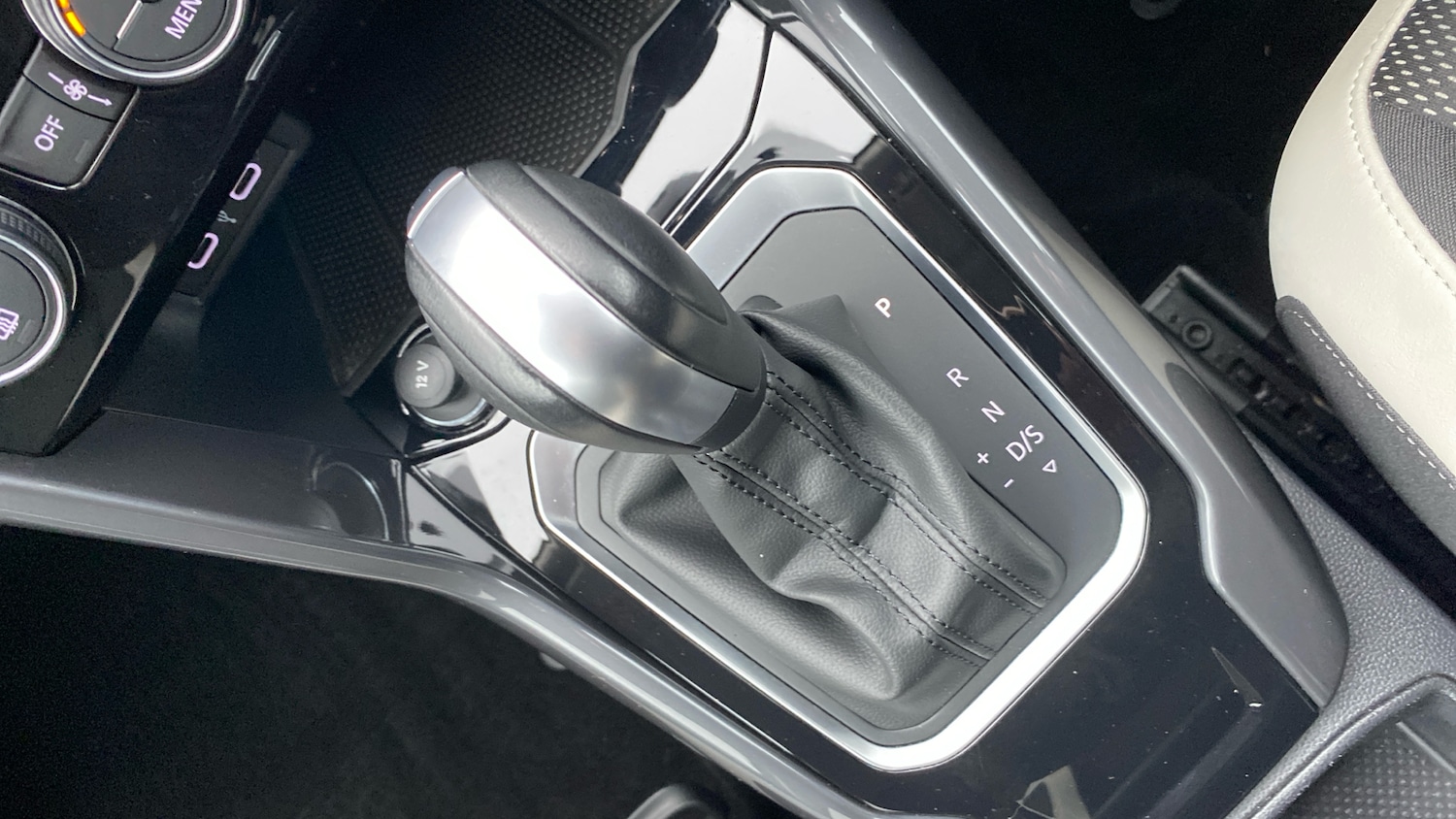 Used Volkswagen T-Roc 2021 for sale - 77663294: Photo 14