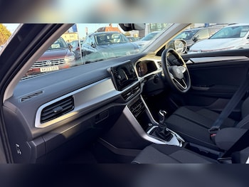 Used Volkswagen T-Roc 2025 for sale - 77013671: Photo