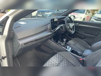 Used Volkswagen Golf 2024 for sale - 76479477: Photo