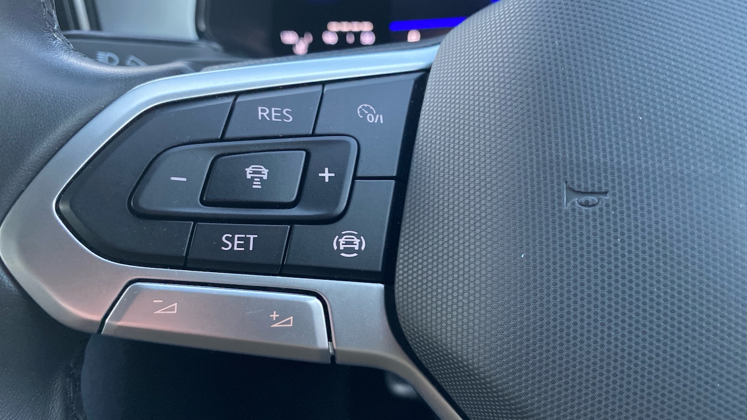 Used Volkswagen T-Roc 2023 for sale - 76779249: Photo 42