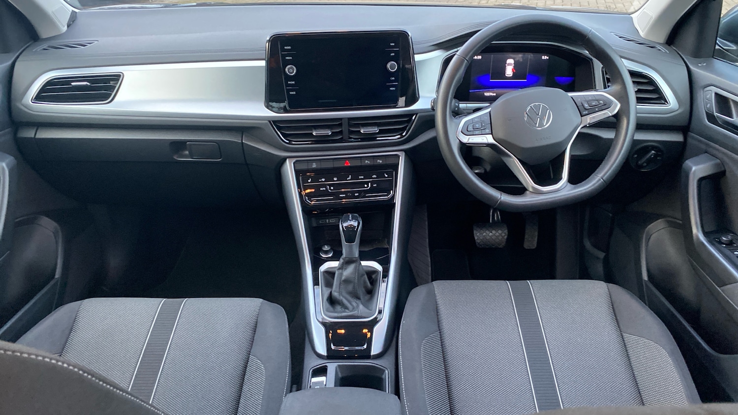 Used Volkswagen T-Roc 2023 for sale - 76779249: Photo 9