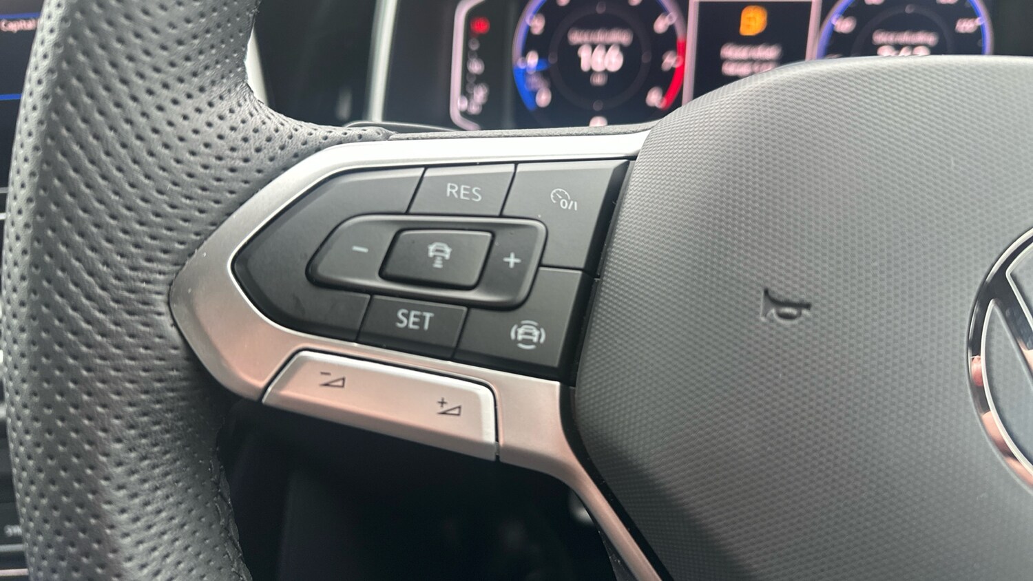 Used Volkswagen T-Roc 2025 for sale - 77365109: Photo 17