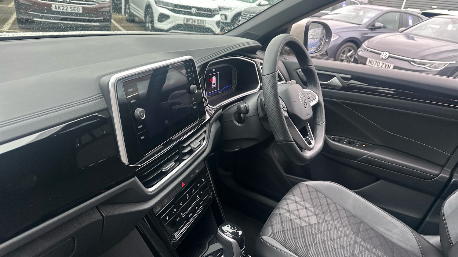 Used Volkswagen T-Roc 2025 for sale - 77365109: Photo 2