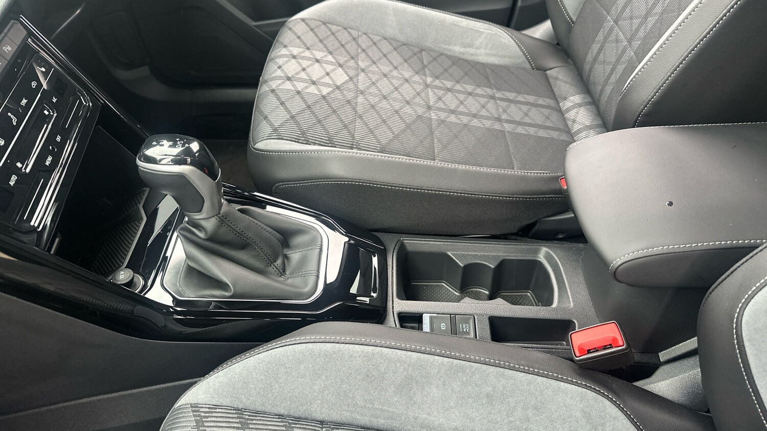 Used Volkswagen T-Roc 2025 for sale - 77365109: Photo 21