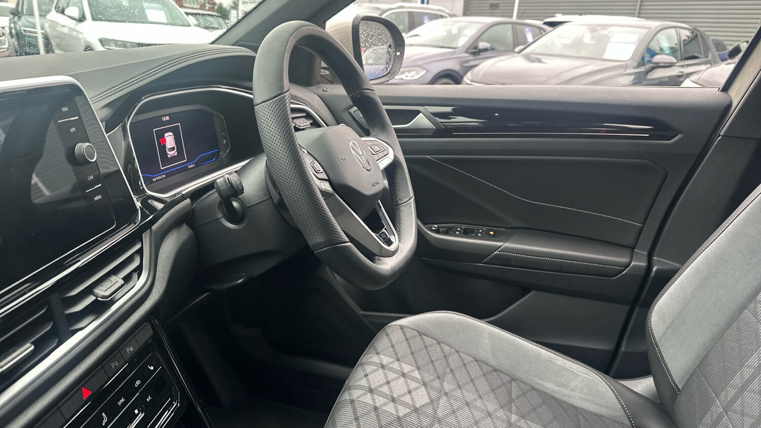 Used Volkswagen T-Roc 2025 for sale - 77365109: Photo 22