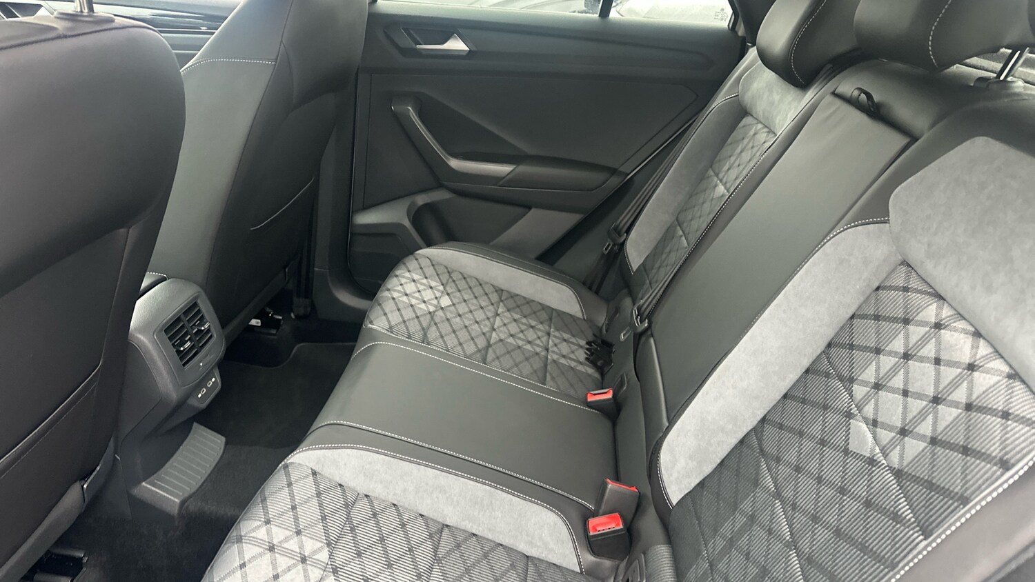 Used Volkswagen T-Roc 2025 for sale - 77365109: Photo 25