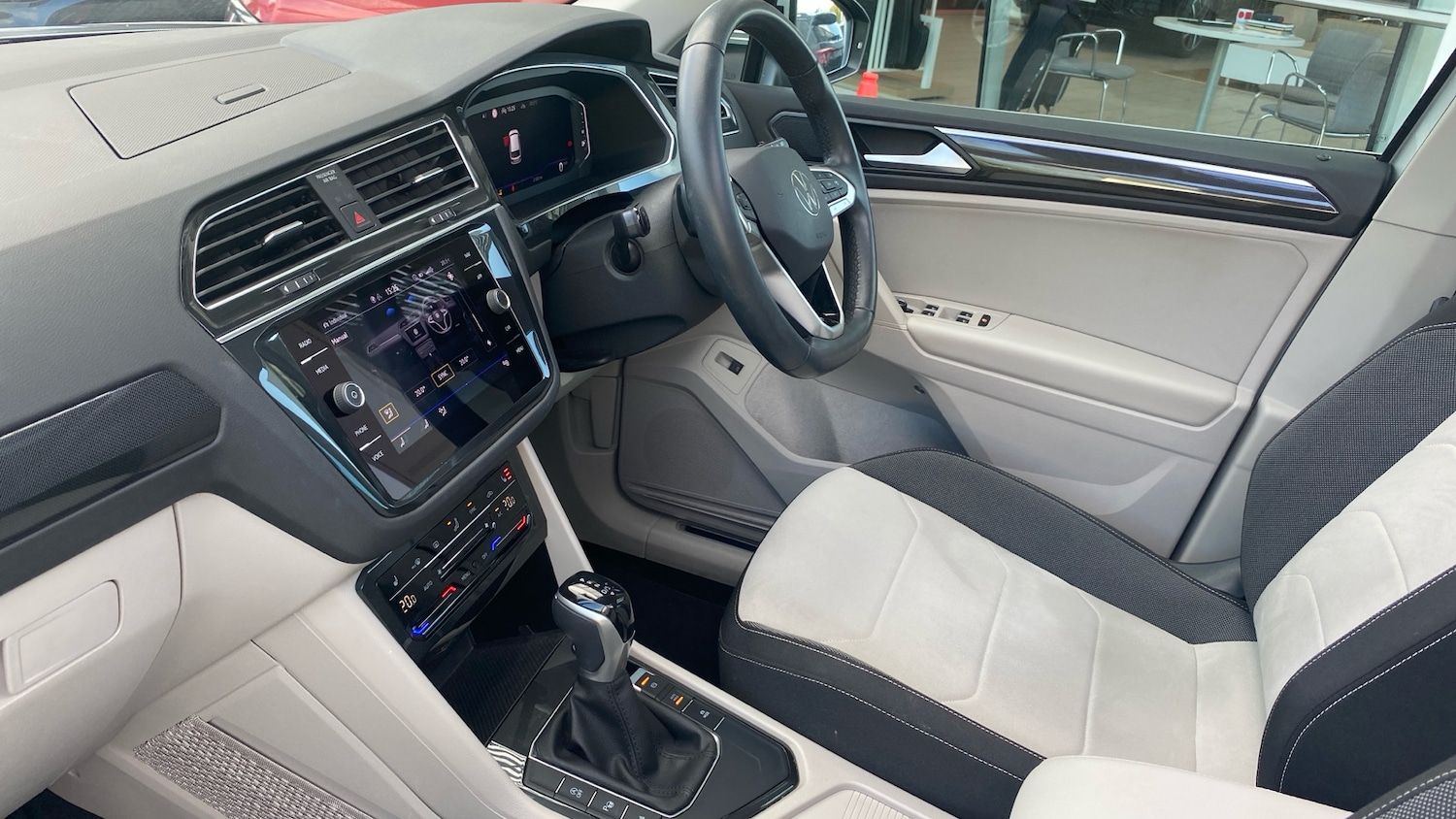 Used Volkswagen Tiguan 2022 for sale - 76354893: Photo 2