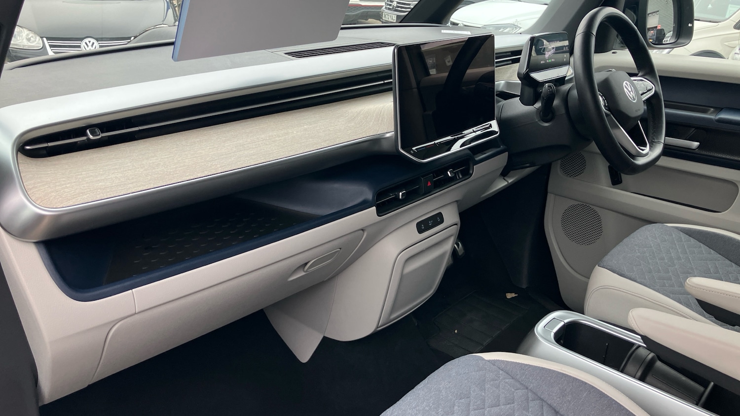 Used Volkswagen ID.Buzz 2024 for sale - 78198687: Photo 2