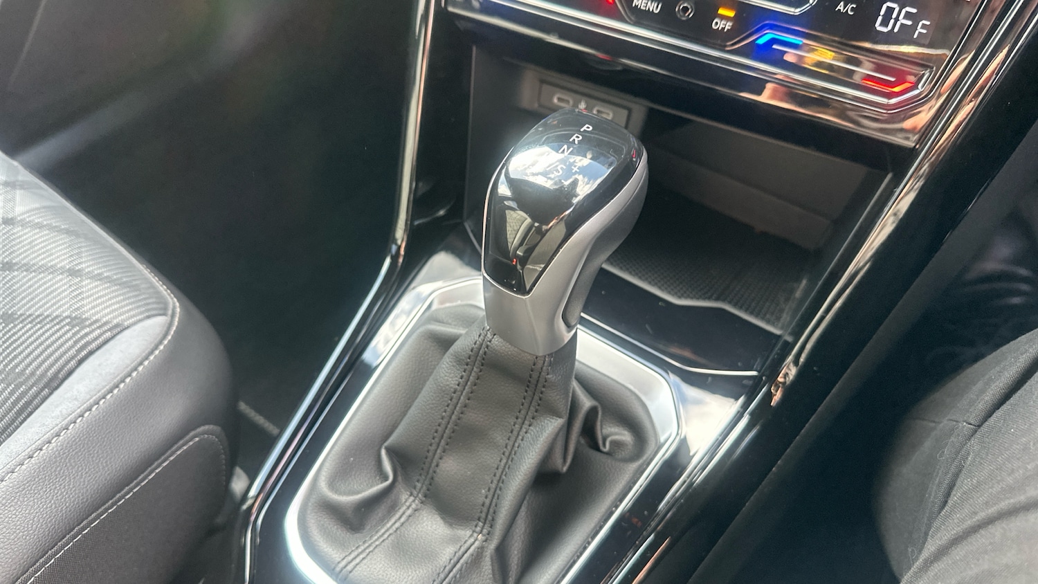 Used Volkswagen T-Roc 2024 for sale - 77931534: Photo 14