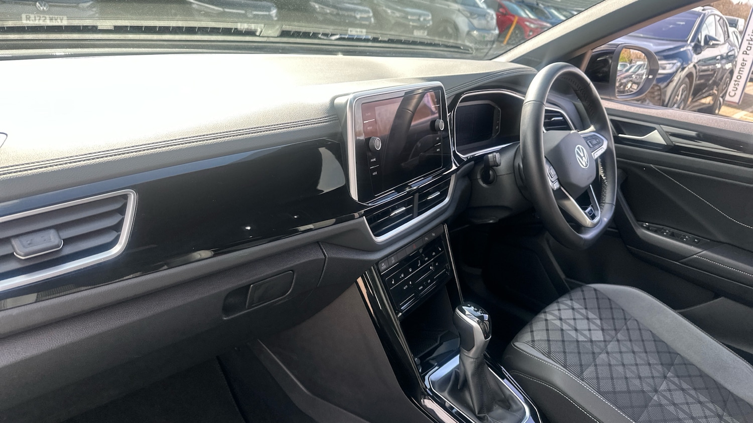 Used Volkswagen T-Roc 2024 for sale - 77931534: Photo 2