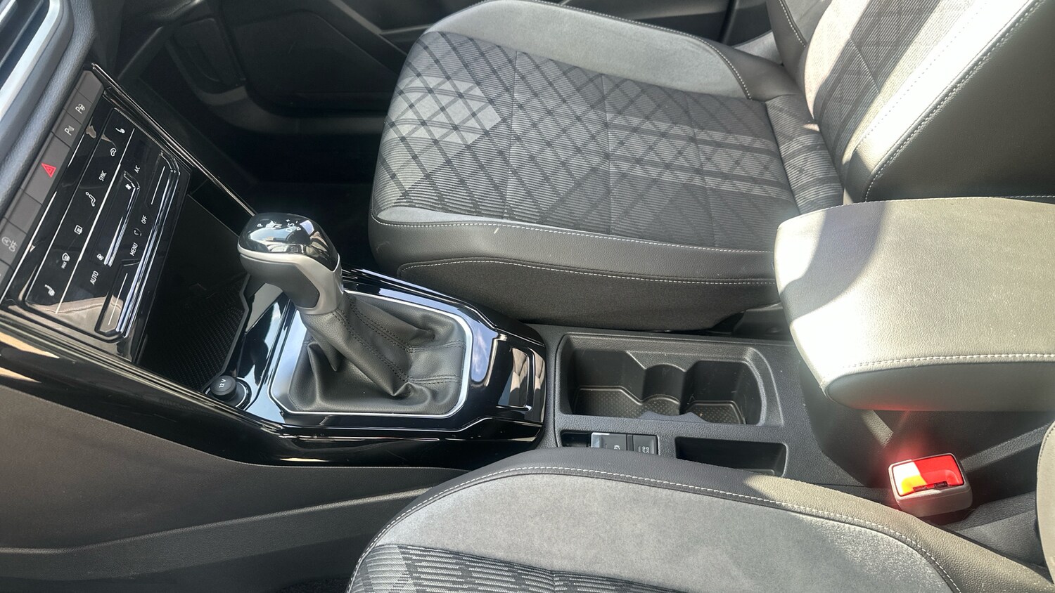 Used Volkswagen T-Roc 2024 for sale - 77931534: Photo 22