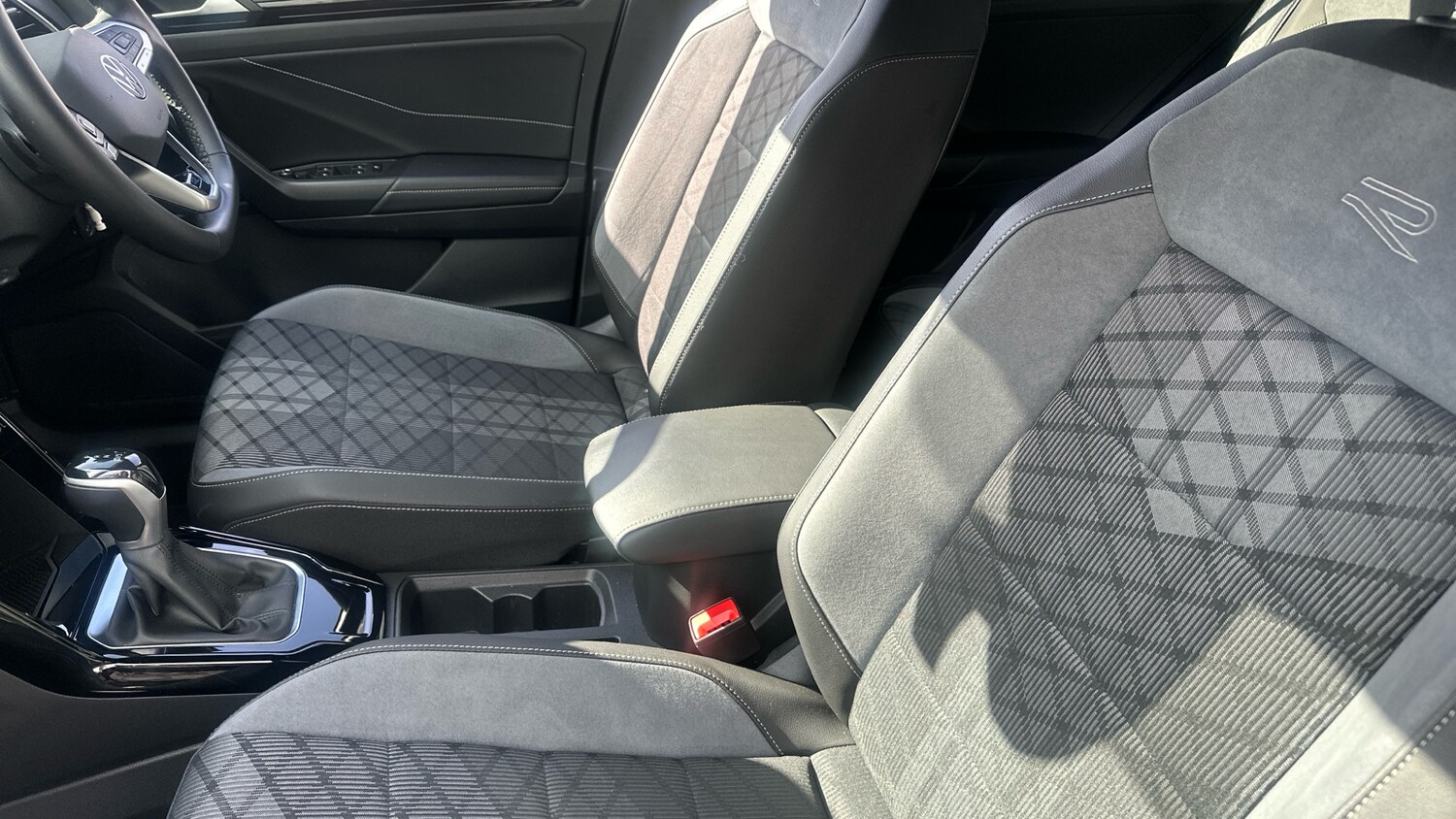 Used Volkswagen T-Roc 2024 for sale - 77931534: Photo 23